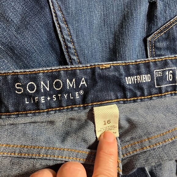 Sonoma lifestyle boyfriend, cut off jean shorts, excellent condition, size 16 - Picture 3 of 3